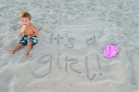 Gender announcement. Baby girl announcement. Beach gender reveal. Gender Reveal Ideas On The Beach, Beach Gender Reveal Ideas, Beach Gender Announcement, Baby Announcement Beach Ideas, Gender Reveal Beach, Pregnancy Announcement At Beach, Baby Announcement Beach, Pregnancy Announcement Photos Beach, Beach Gender Reveal