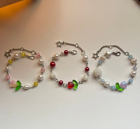 Tulips Beads Bracelet, Tulip Beads Bracelet, Tulip Beads Jewellery, Tulip Accessories, Gelang Manik Aesthetic, Tulip Bracelet, Tulip Jewelry, Tulip Beads, Cute Friendship Bracelets