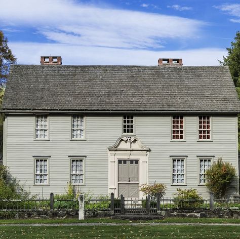 American Colonial House American Colonial House, Colonial Windows, Different House Styles, Greek Revival, Architectural Features, Colonial House, Types Of Houses, The United States, Different Styles