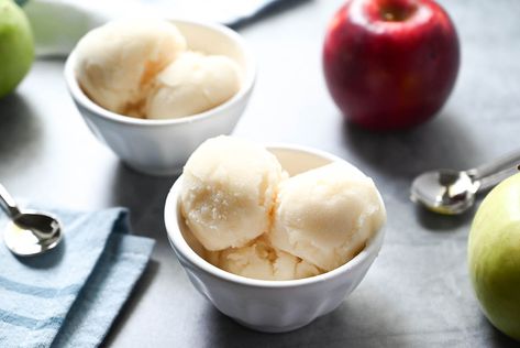 Apple and Apple Cider sorbet (ice cream maker recipe) Apple Cider Sorbet Recipe, Sorbet Ice Cream Maker, Gourmet Ice Cream Recipes, Apple Sorbet Recipe, Ice Cream Maker Recipe, Apple Compote Recipe, Apple Cider Caramel, Homemade Ice Cream Maker, Easy Chocolate Cheesecake