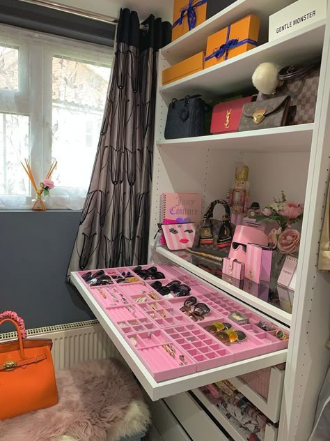 Dream Closet Design, Beauty Boost, Beauty Room Decor, Beauty Room Design, Cute Diy Room Decor, Dream Apartment Decor, Power Of Makeup, Future Apartment Decor, Closet Decor