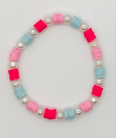 Bracelet Inspiration Clay Beads Preppy, Cute Bracelet Ideas Clay Beads Summer, Soco Bracelets, Clay Bead Bracelets With Shell, Coconut Girl Bracelets Clay Beads, Clay Bead Bracelet Blue, Preppy Clat Beads Bracelets, Cute Bracelet Ideas Clay Beads, Clay Bead Bracelet Ideas Aesthetic