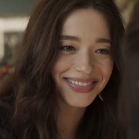 amber freeman pfp icon profile picture girl smile brunette scream 5 V ghostface serial woman pretty girlfriend smile aesthetic dark mikey madison 2022 Mikey Maddison, Amber Freeman, Mikey Madison, Scream Cast, Lovely Eyes, Better Things, Friend Group, Anya Taylor Joy, Celeb Crushes