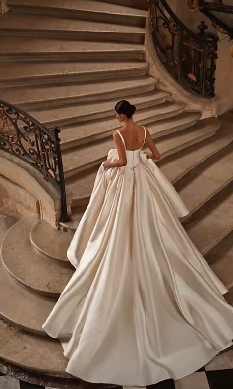 Milla Nova Wedding Dresses, Zelda Wedding, Bride Dress Vintage, Big Wedding Dresses, Wedding Dresses Princess, Milla Nova, Classy Wedding Dress, Silk Wedding Dress, Pretty Wedding Dresses