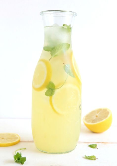 Infused Lemonade, Ginger Lemonade, Homemade Soda, Cute Romance, Ginger Recipes, Ginger And Honey, Lemonade Recipes, Pretty Drinks, Lemonade Stand