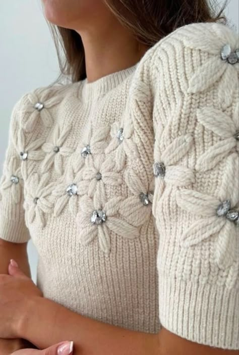 Crochet Sweater Design, Boho Sweatshirt, Sweater Short Sleeve, Embroidery Sweater, Wool Embroidery, Diy Embroidery Patterns, Woven Sweater, Crochet Stitches For Beginners, Couture Mode