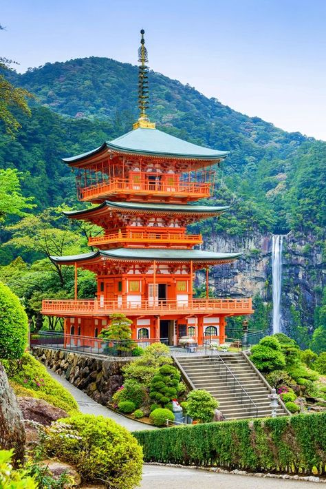 Nachi Falls, China Temple, Wakayama Japan, Architecture Photography Buildings, Japan Temple, Tokyo Streets, Japanese Tea Garden, Chinese Temple, Japan Architecture