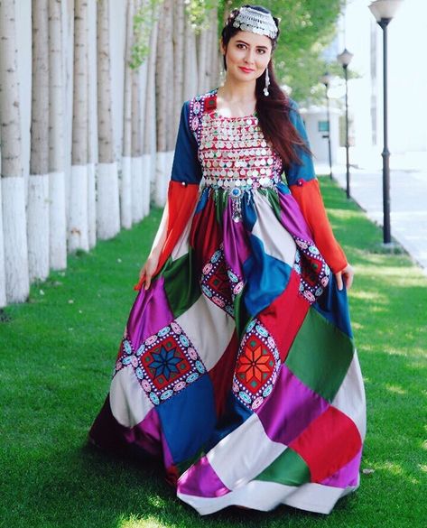 Afghani Clothes New Design, New Afghani Dress Design, Gul Panra Afghani Dress, Afghan Dresses 2022, Afghan Dresses Traditional 2022, Salwar Pattern, Mehndi Dress, Afghan Girl, Afghan Fashion