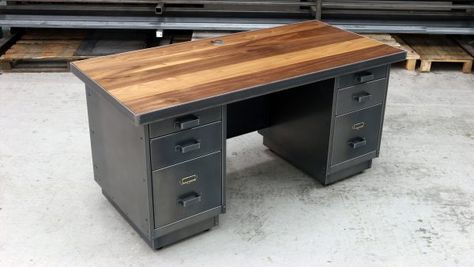 Industrial pipe desk