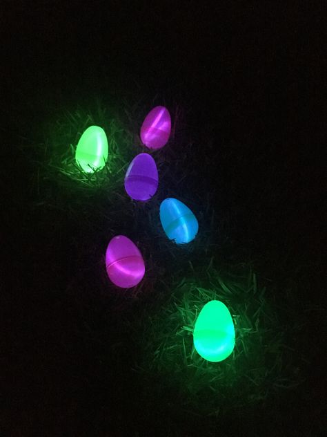 Glow in the Dark Egg Hunt! #Easter #EggHunt https://jenny-ontheblog.blogspot.com/2018/04/easter-eggs-travaganza_7.html?m=1 Mushroom Forest, Spring Chicken, Glow Party, Easter Egg Hunt, Egg Hunt, Holiday Ideas, Easter Egg, Dinosaurs, Wall Hangings