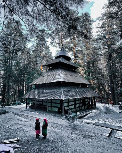 Hidimba Devi Temple, locally known as Dhungari Temple, also known variously as the Hadimba Temple, is located in Manāli, a hill station in the State of Himāchal Pradesh in north India. It is an ancient cave temple dedicated to Hidimbi Devi, wife of Bhima, a figure in the Indian epic Mahābhārata. Indian Hill Stations, Hidimba Temple Manali, Himachal Pradesh Culture, Hadimba Temple Manali, Manali Photos, Manali Aesthetic, Manali Trip, Manali India, India Places