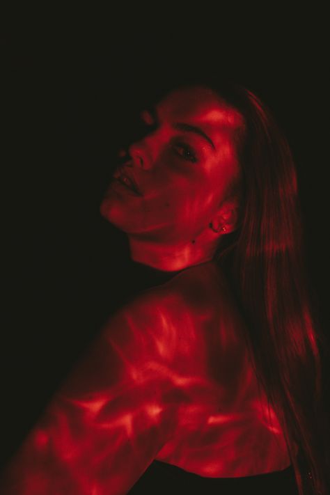 Red Lighting Photography, Red Lighting Aesthetic, Red And Black Photoshoot, Red Portrait Photography, Red Light Photoshoot, Red Light Photography, Room Photoshoot, Light Photoshoot, Red Lighting