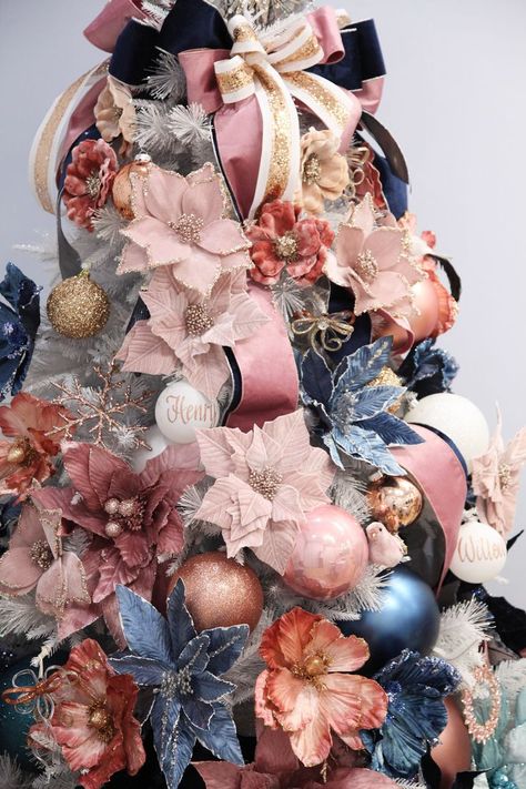 Get enchanted by this beautiful blush and blue Christmas tree, radiating elegance and charm. Perfect for adding a touch of sophistication to your holiday decor! Gold Christmas Tree Decor, Luxe Christmas, Blue And Rose Gold, Rose Gold Christmas Tree, Christmas Tree Picks, Gold Christmas Tree Decorations, Rosé Christmas, Blue Christmas Decor, Elegant Christmas Decor