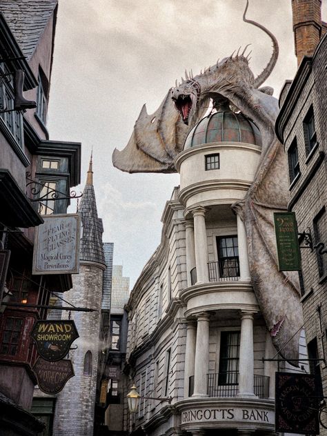 #dragon #fire #harrypotter #gringots #universal Hogsmeade Aesthetic, Harry Potter Hogsmeade, Hogwarts Script, Hogwarts Hogsmeade, Hogwarts Visuals, Hogwarts Life, Hogsmeade Village, Hogwarts Quidditch, Coaster Ideas