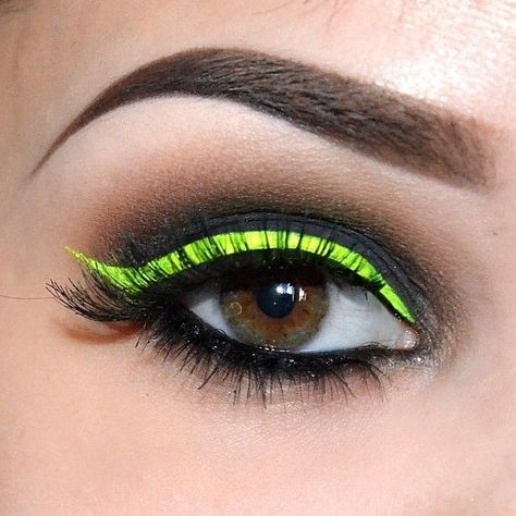 With a little practice and a whole lotta eyeliner, these daring electric hues are surprisingly easy to pull off Bold Makeup Looks For Blue Eyes, Bird Cottage, Makeup Aesthetics, Black Eye Makeup, Awesome Makeup, Neon Makeup, Make Up Videos, Makeup Artistry, Beauty Shoot