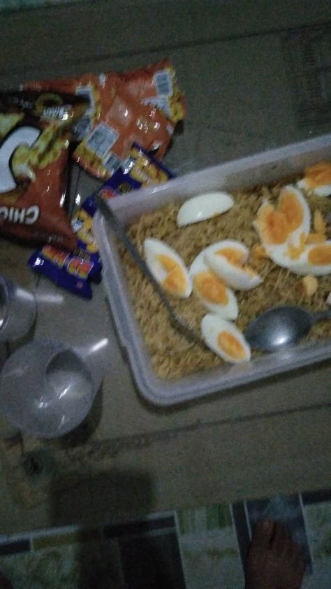 Midnight snack while playing ml Munchies Snacks Late Nights Sweet, Midnight Snack Ideas, Midnight Food, Pancit Canton, Alcohol Pictures, Munchies Snacks, Midnight Snack, Night Snacks, Beautiful Nature Pictures