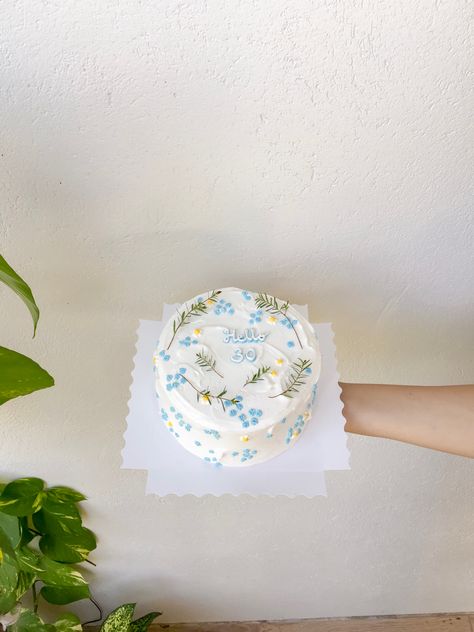 #cake #birthday #minimalist 55th Birthday Cake, Hello 30 Cake, Birthday Cake Minimalist, Cake Minimalist, Birthday Minimalist, Hello 30, 30 Cake, 55th Birthday, Cake Inspo