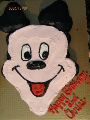 Who's the one that can't be made into a CCC? M-I-C-K-E-Y M-O-U-S-E! Weird Cakes, Cakes Gone Wrong, Ugly Cake, Cake Disasters, Cake Fails, Disney Cake, Cake Wrecks, Mickey Mouse Cake, Disney Cakes