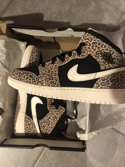 Cheetah Nikes, Leopard Nikes, Baby Clothes Country, Jordan Shoes Girls, Tenis Nike, Cute Nike Shoes, Chic Blouses, Cute Nikes, Shoe Inspo