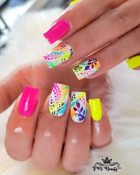 Bright Flower Nail Designs, Bright Neon Acrylic Nails Short, Cool Dip Nail Designs, Funky Nails Ideas Simple, Bright Nail Designs Neon, Summer Bright Nails Neon, Neon Nails With Flowers, Bright Summer Nails Designs 2023, Neon Nail Designs Summer