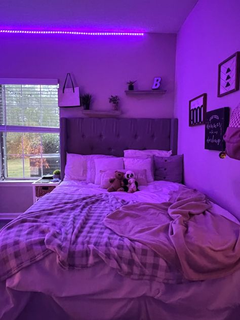 Basic Rooms Bedrooms, Baddie Room Ideas Bedrooms Classy, 2023 Room Ideas, Chavvy Room, Room Ideas For Big Rooms, Basic Room Ideas, Room Ideas 2023, Room Set Up Ideas, Boujee Bedroom