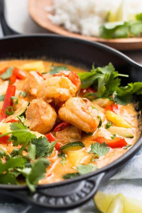 Quick Thai Shrimp Curry with Pineapple: vegetables and shrimp are cooked with a delicious coconut curry sauce, then served with fresh pineapple! Curry With Pineapple, Thai Shrimp Curry, Pineapple Curry, Pineapple Shrimp, Coconut Curry Shrimp, Shrimp Curry, Thai Shrimp, Coconut Curry Sauce, Chinese Vegetables