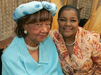 Oprah welcomes her guests to the Legends Luncheon. Dorothy Height and Shirley Caesar. Delta Sigma Theta Founders Day, Delta Sigma Theta Founders, Dorothy Height, Shirley Caesar, Elephant Walking, Phylicia Rashad, Roberta Flack, Delta Girl, Divine 9