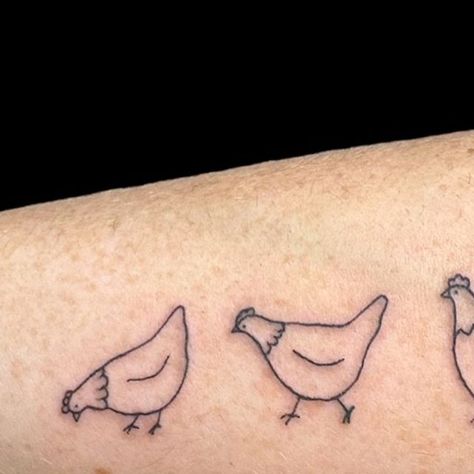 𝕷𝖊𝖝𝖎𝖊 𝖂𝖆𝖉𝖊 on Instagram: "Cutie chickens from today 🐓  #tattoo #tattooartist #femaletattooartist #chickentattoo #animaltattoo" Hen Tattoo Chicken, Chicken Tattoo Ideas Simple, Simple Chicken Tattoo, Chicken Tattoos For Women, Little Chicken Tattoo, Small Chicken Tattoo, Hen Tattoo, Today Tattoo, Chicken Tattoo