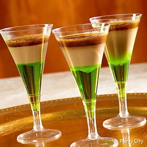 Today's #Recipe: The Dirty Leprechaun Layered in Order: Bottom to Top 1/2 oz Midori 1/2 oz Baileys 1/2 oz Jagermeister Leprechaun Cocktail, Midori Melon, St Patricks Day Drinks, Irish Drinks, Melon Liqueur, Cocktail Shots, Irish Cream Liqueur, Tipsy Bartender, Baileys Irish Cream