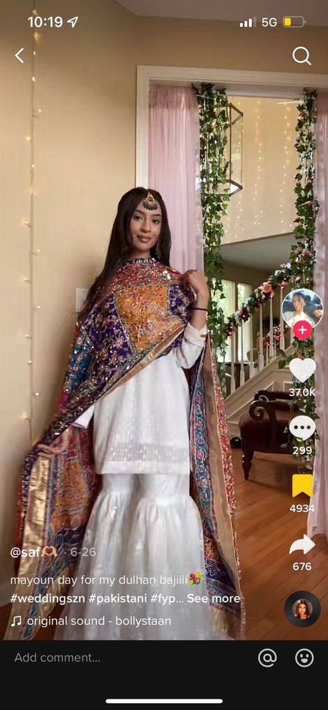 THIS DUPATTA ans also an example of a plain white cotton set that goes with ecerything and gharara Cotton Gharara, White Gharara, Gharara Designs, Lace Dress Design, White Plains, Cotton Set, Plain White, White Cotton, Desi