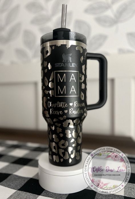 Custom Stanley Cup, Engraved Tumbler Ideas, Leopard Stanley Cup, Etched Tumbler Designs, Etched Stanley Cup, Engraved Stanley Cups, Engraving Cups Tumblers, Personalized Tumbler Etching, Kitchenware Ideas