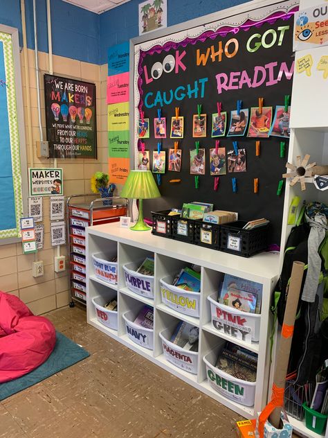 Classroom Tour Second Grade Classroom Setup Ideas, Preschool Classroom Library Set Up, Library Kindergarten Ideas, Cute Classroom Bulletin Board Ideas, First Grade Classroom Library Set Up, Reading Corner Kindergarten Classroom, Classroom Themes Elementary 2023, Elar Classroom Setup, Kindergarten Classroom Library Setup