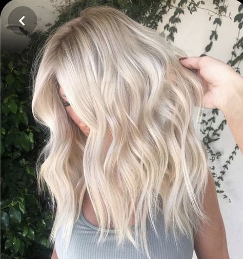 Ash White Hair, White Hair Color Ideas, White Blonde Hair Color, Hair Plopping, White Hair Color, White Blonde Hair, Hair Color Unique, Light Blonde Hair, Ombré Hair