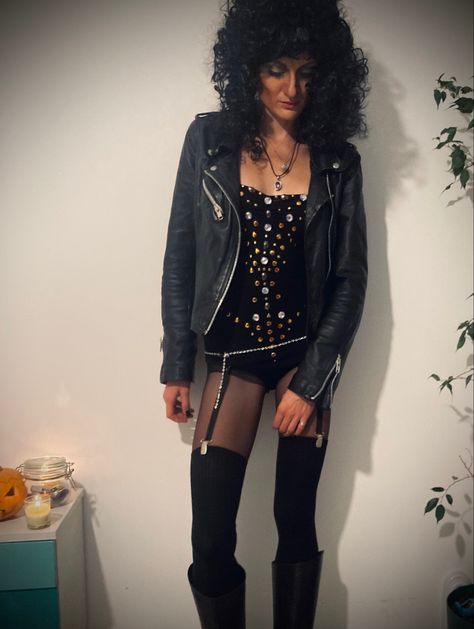 Black curly hair, black leather jacket, long stockings, glitter Cher Turn Back Time Costume, Cher Turn Back Time, Cher Halloween Costume, Cher Halloween, Cher 80s, Cher Wig, Outfits For Halloween, 80s Rock Fashion, Cher Costume