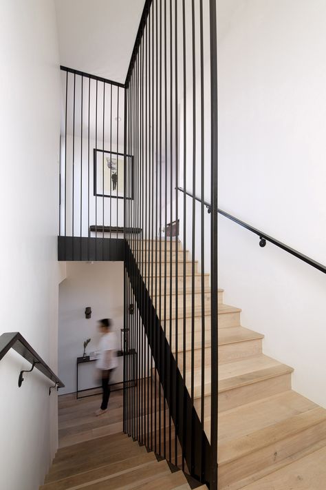 Floor to ceiling metal rod guardrail for stairs Staircase Design Modern, Stairs Design Interior, Stair Railing Design, Stairway Design, Stairs Design Modern, Modern Ideas, Eclectic Furniture, Staircase Railings, Home Stairs Design