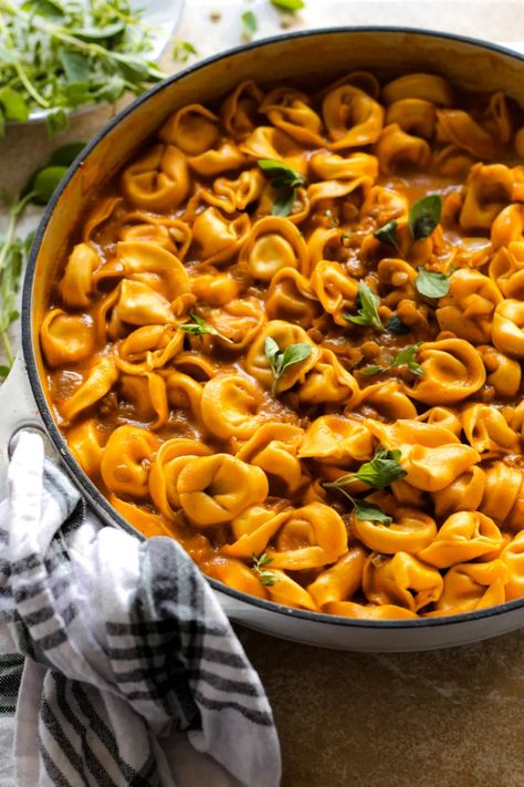 Lentil Pasta, Hamburger Helper, Tortellini Recipes, Crispy Chickpeas, Green Lentils, Cheese Tortellini, One Pot, Creamy Sauce, Tortellini