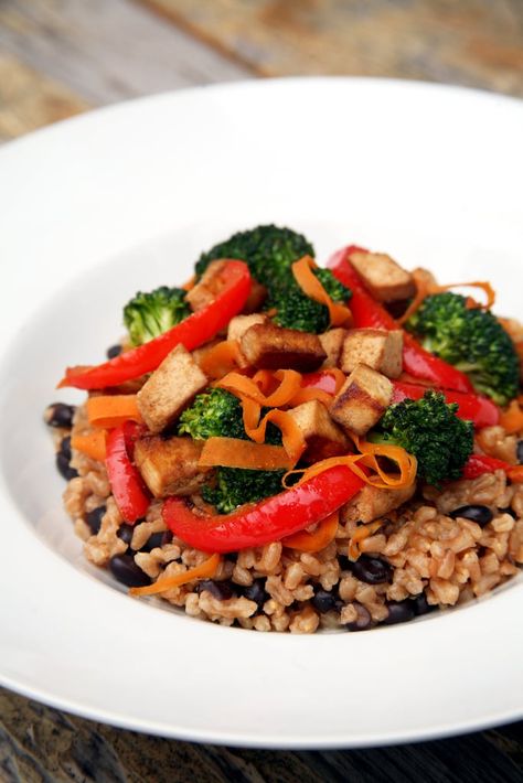 Maple-Cumin Tofu With Farro: Mix up your grains to beat boredom and make farro with black beans and maple-c... Meals Under 400 Calories, Meals Under 500 Calories, 400 Calorie Meals, Healthy Vegan Dinner Recipes, Healthy Vegan Dinner, Romantic Dinner Recipes, Vegan Meal Prep, Vegan Dinner, Vegan Dinner Recipes