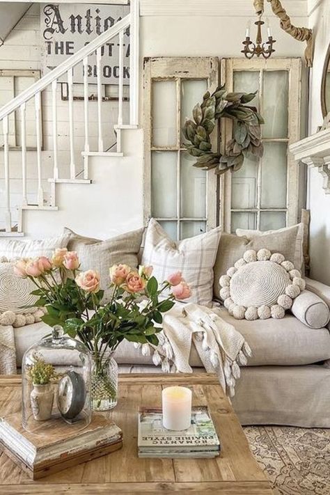 Shabby Living Room Ideas, Small Living Room Ideas Boho Chic, Shabby Chic Family Room, Country Romance Living Room, Studio Cottage Interior, Rustic French Country Living Room, Shabby Chic Farmhouse Living Room, Estilo Cottage, Cozy Farmhouse Living Room