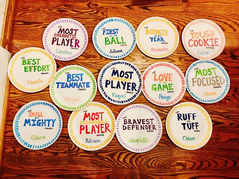 Paper Plate Awards Ideas Funny, Plate Awards Ideas, Soccer Certificates, Paper Plate Awards, Hockey Awards, Softball Awards, Basketball Awards, Soccer Awards, Funny Awards