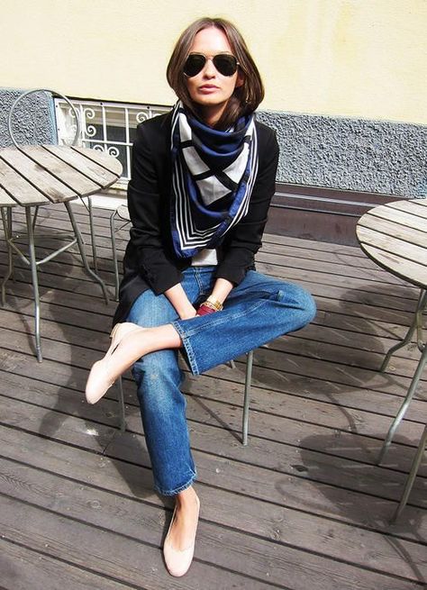 Choose a black blazer jacket and blue jeans for a glam and trendy getup. Beige leather ballerina flats will add a new dimension to an otherwise classic look. Shop this look on Lookastic: https://lookastic.com/women/looks/blazer-jeans-ballerina-shoes/18956 — Black Sunglasses — Beige Leather Ballerina Shoes — Blue Jeans — Gold Watch — Red Bracelet — Black Blazer — Navy and White Print Scarf Scarf Outfit, Ray Ban Aviator, Wearing Sunglasses, Stil Inspiration, Looks Street Style, Casual Work Outfits, Mode Inspo, 가을 패션, Looks Style