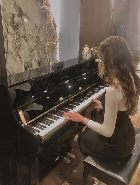 Piano Girl, Piano Cover, Playing Piano, Grand Piano, Aesthetic Pinterest, Music Aesthetic, Old Money Aesthetic, Piano Sheet, The Piano