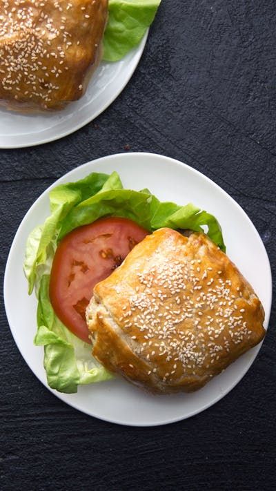 Bacon Burger Wellington ~ Recipe | Tastemade Burger Wellington, Wellington Recipe, Bacon Burger, Tasty Videos, Deli Food, More Is More, India Food, God Mat, Idee Pasto Sano