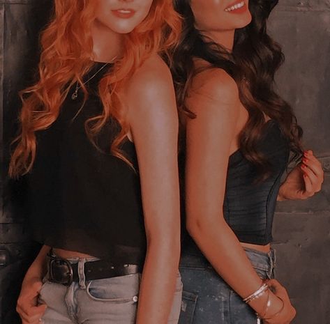 Brunette And Red Hair Friends, Redhead And Black Hair Friends, Red Head And Black Hair Friends, Redhead And Brunette Duo, Brunette And Red Head Best Friends, Seraphina Aesthetic, Redhead And Brunette Friends Aesthetic, Holly Parker, Girl With Brown Hair