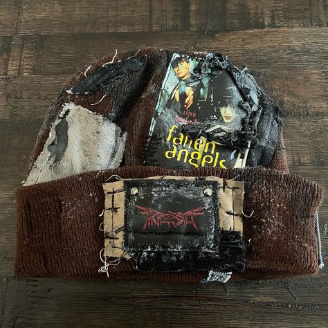 Scrap Patchwork, Alt Diy, Zombie Au, Folk Punk, Punk Fashion Diy, Alt Fits, Patch Beanie, Post Apocalyptic Fashion, Michael Jackson Rare