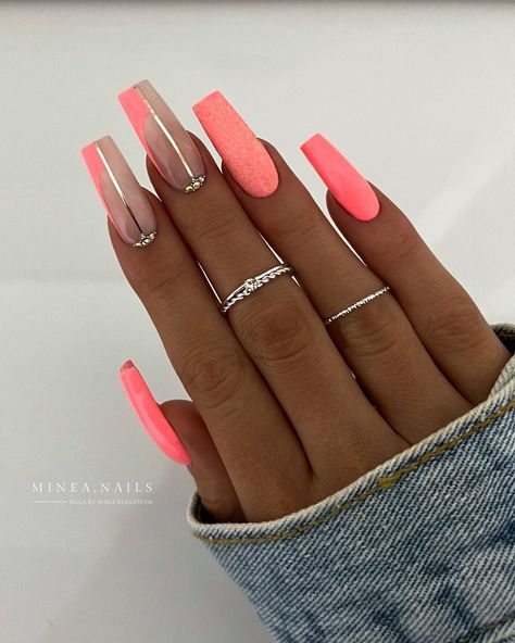 15 Bright Summer Nail Ideas to Inspire You Coral Nails With Design, Bright Summer Acrylic Nails, Coral Nails, Bright Summer Nails, Romantic Nails, Nail Jewels, Dope Nail Designs, Summer Acrylic Nails, Pink Acrylic Nails