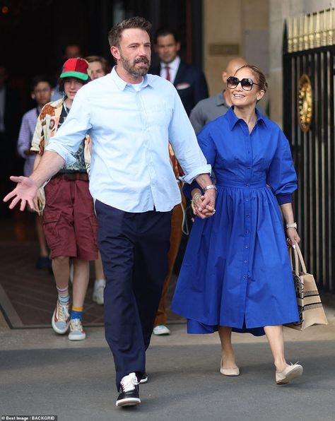 Shirt Dress Street Style, Ben Affleck Jennifer Lopez, Honeymoon Wardrobe, Shirt Dress Outfit, Red Dresses Classy, Red Dress Outfit, Blue Shirt Dress, Stunning Outfits, White Gowns