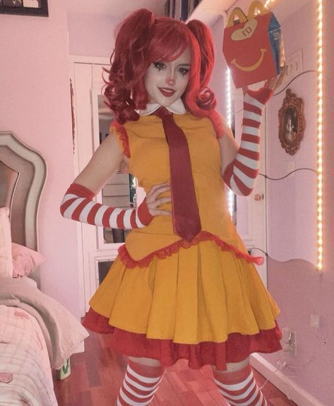 Orange Hair Costumes, Ronald Mcdonald Costume, Food Halloween Costumes, Red Hair Halloween Costumes, Iconic Halloween Costumes, Creative Halloween Decorations, Clown Halloween Costumes, Vampire Bride, Halloween Trends