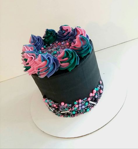 Black And Rainbow Cake, Black Rainbow Cake, Black With Bright Colors, Black Icing, Birthday Teen, Rainbow Frosting, Cake Recepies, Sprinkle Cake, Painting Party