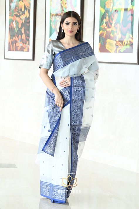 Blue And White Saree, Katan Silk Saree, Silk Saree Blouse Designs, White Saree, Ethnic Sarees, Silk Saree Blouse, Saree Border, Blue Border, Blue Saree