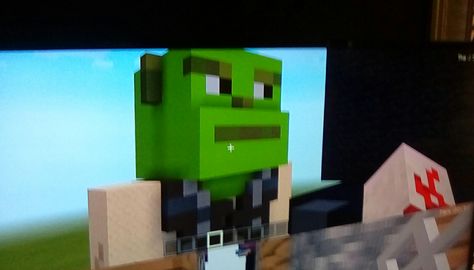 Statue In Minecraft, Statue Minecraft, Minecraft Stuff, Minecraft Builds, Minecraft Ideas, Shrek, Minecraft, Statue, Quick Saves